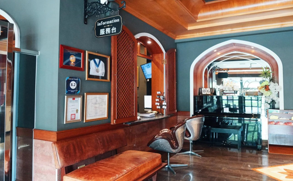 Lobby & Reception