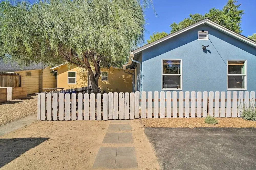 Chic Grants Pass Tiny Home ~ Half-mi to Dtwn!