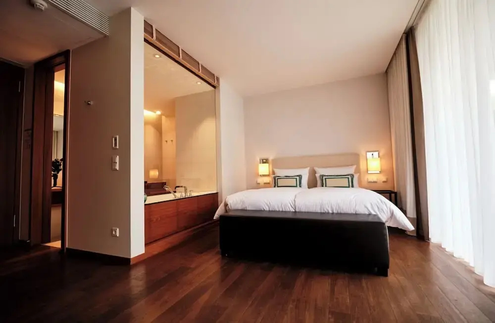 Premier room