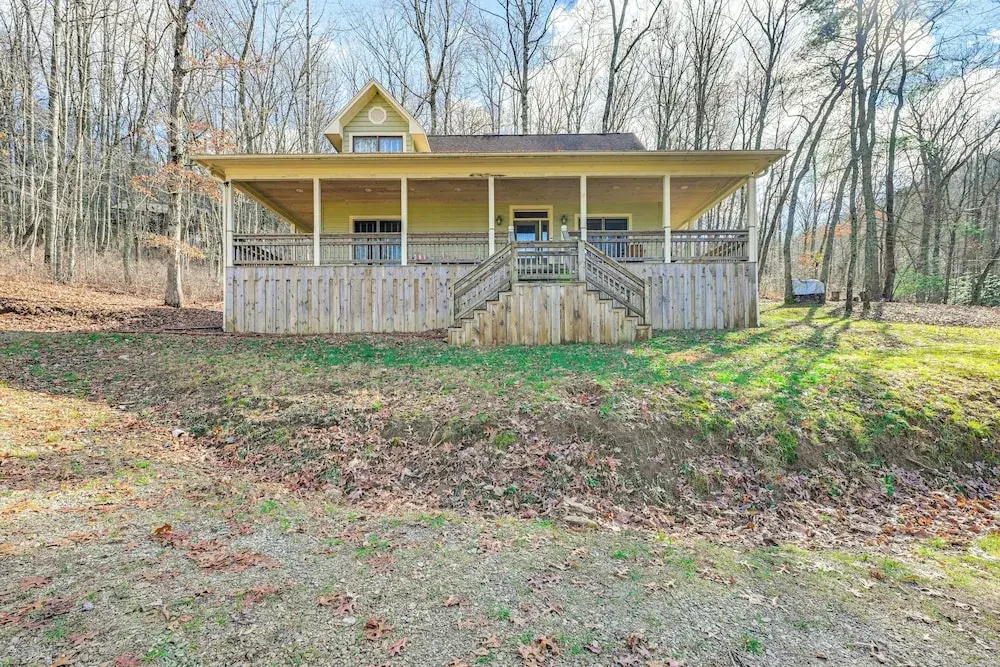 13 Mi to Cashiers! Family Cabin w/ Wraparound Deck