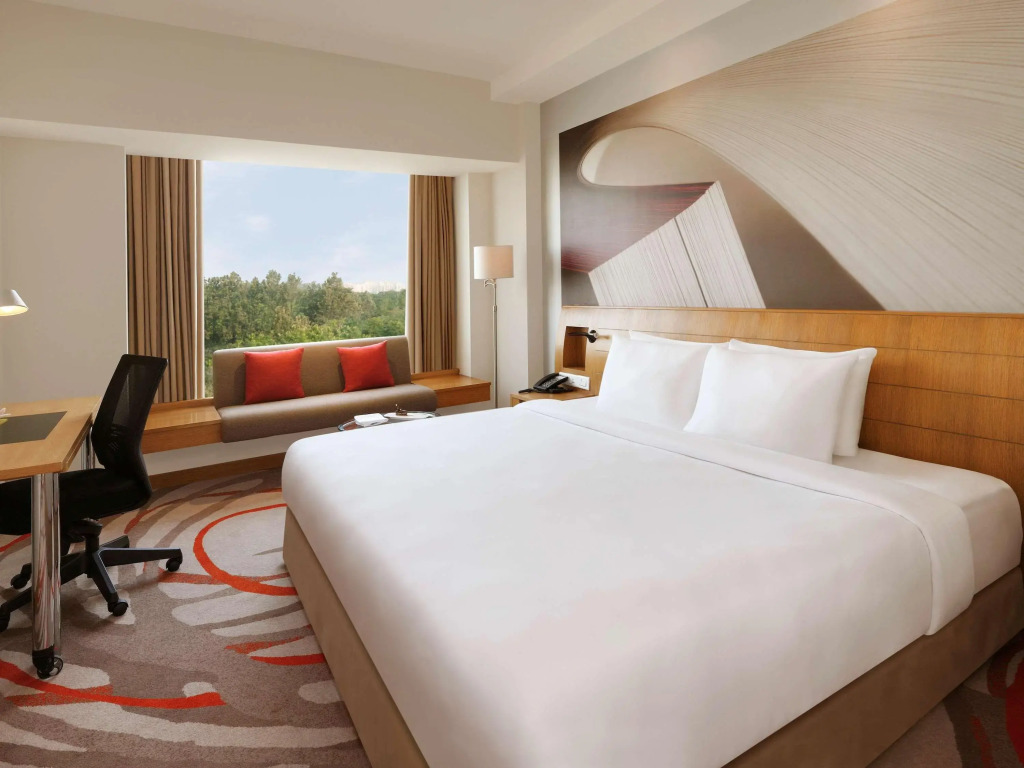 Novotel Hyderabad Convention Centre Hotel — фото 4