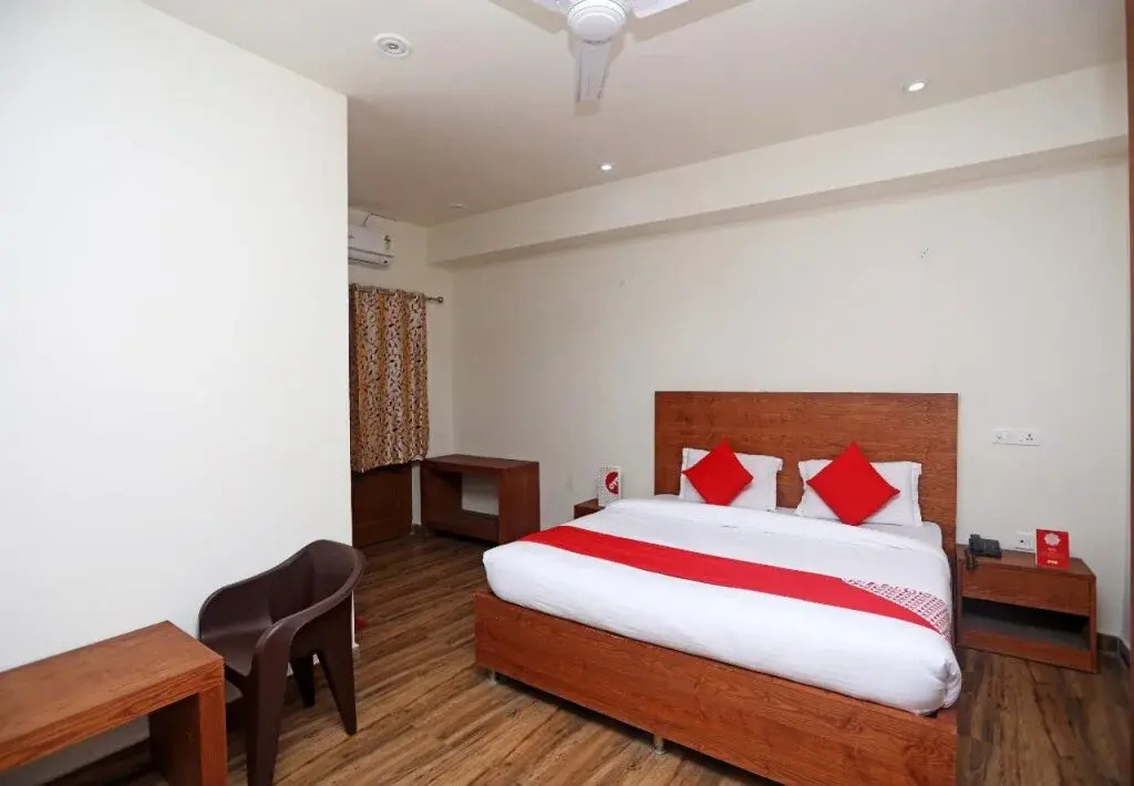 OYO 18347 Hotel Mountain Inn