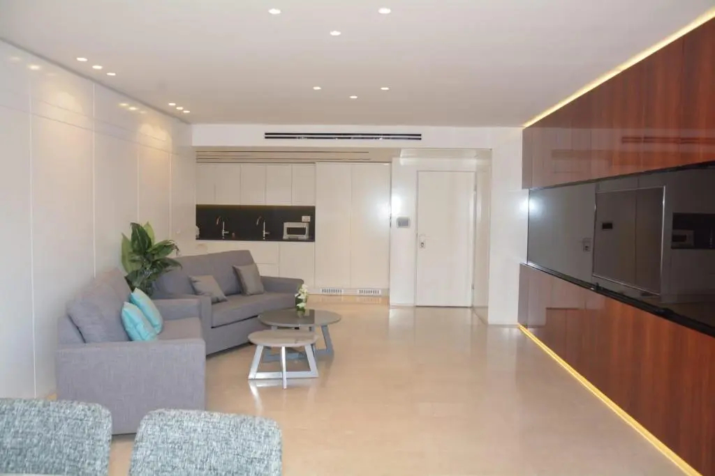 Renovated 3 Bedroom - Residence with Pool next the Beach - фото 10
