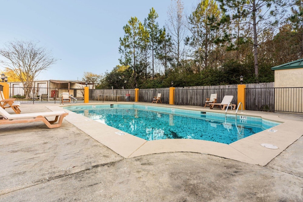 Quality Inn Atmore — 5