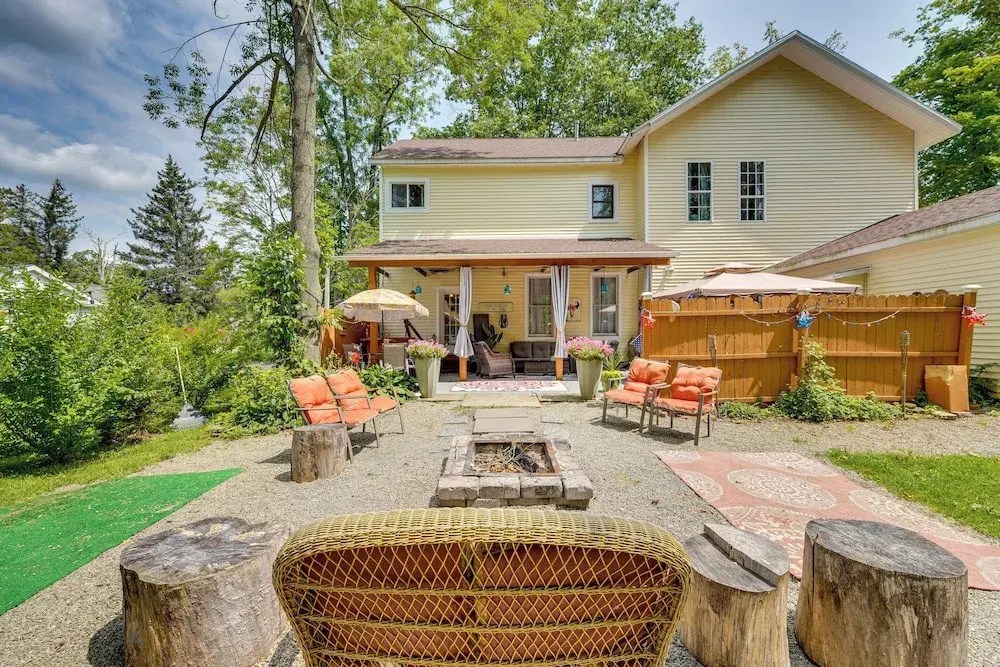 Spacious Victorian Home 1/4 Mi to Holiday Valley!