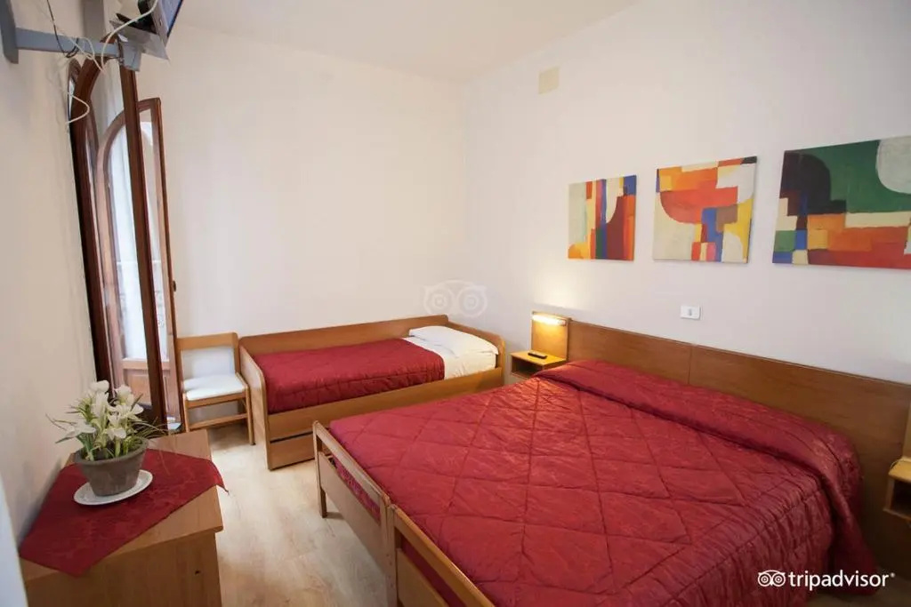Standard Triple room