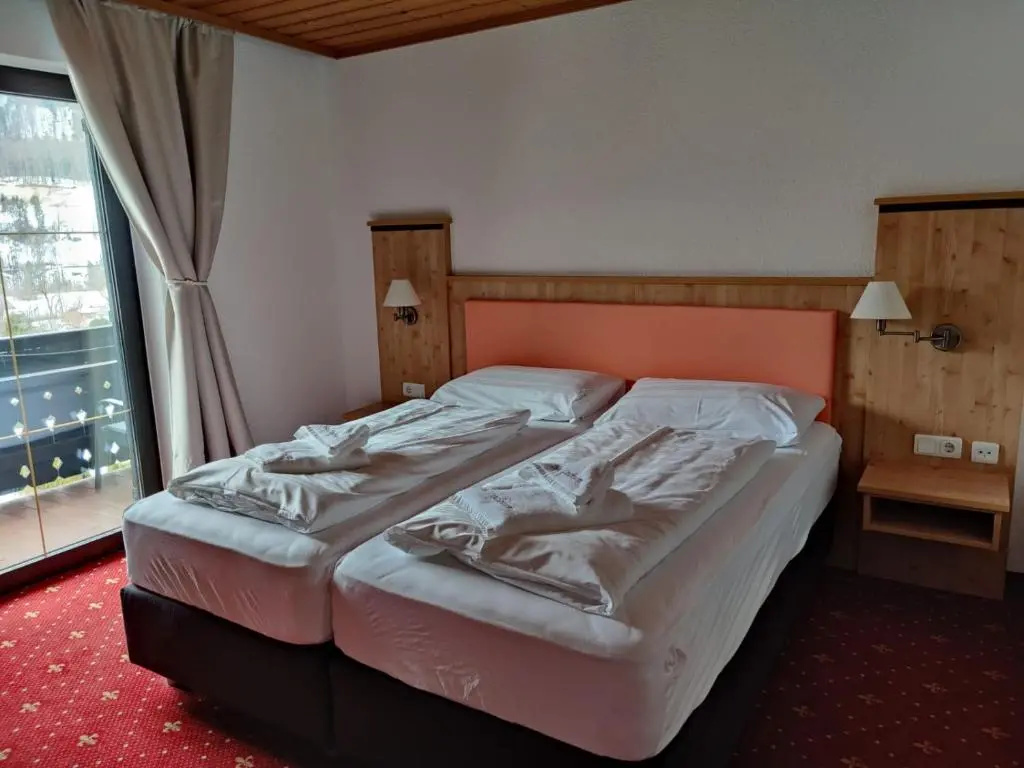 Standard Double room with balcony (full double bed)