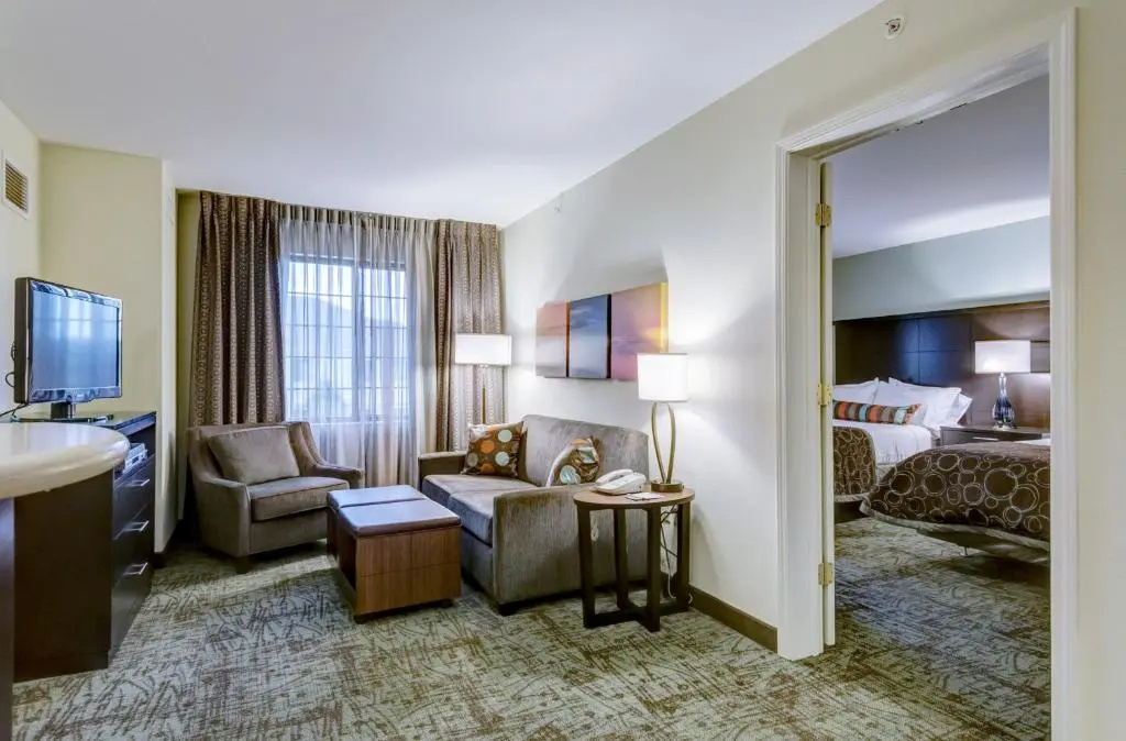 Staybridge Suites O'Fallon Chesterfield by IHG - Chambres