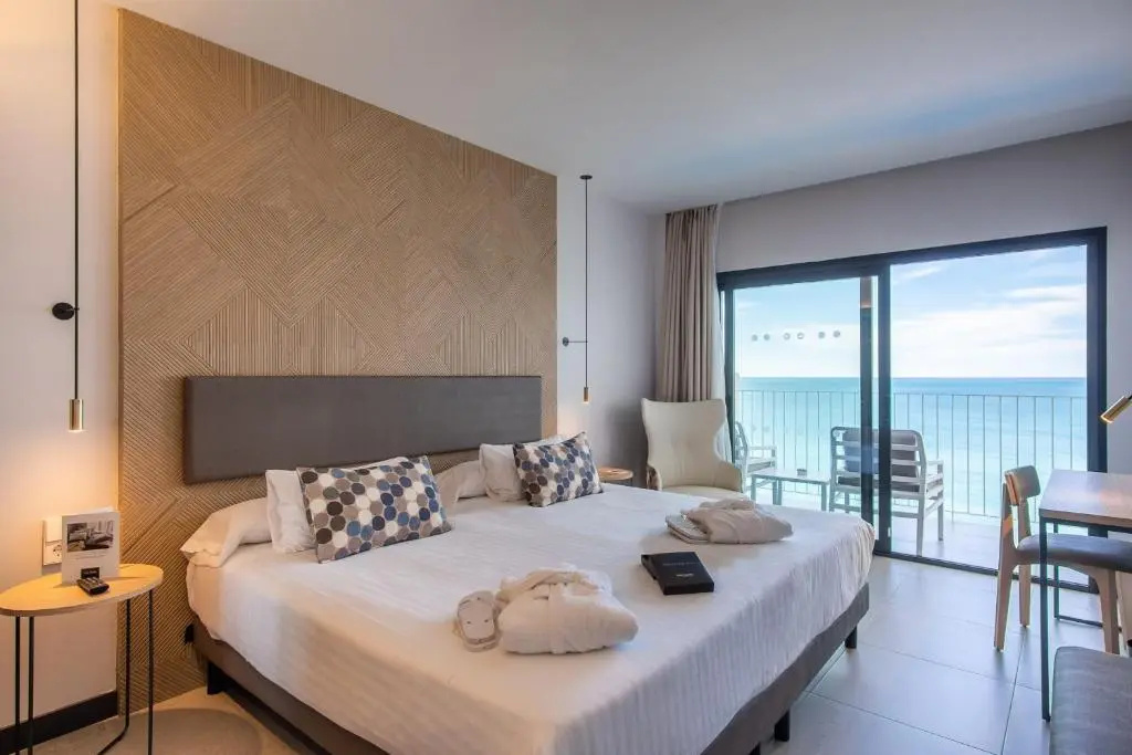 Standard Double room seafront (full double bed)