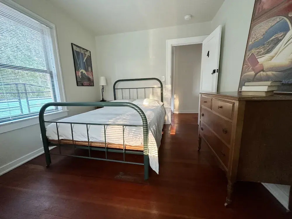 Economy room
