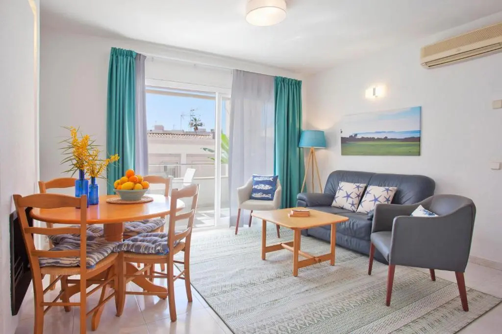 2 Bedrooms Apartment