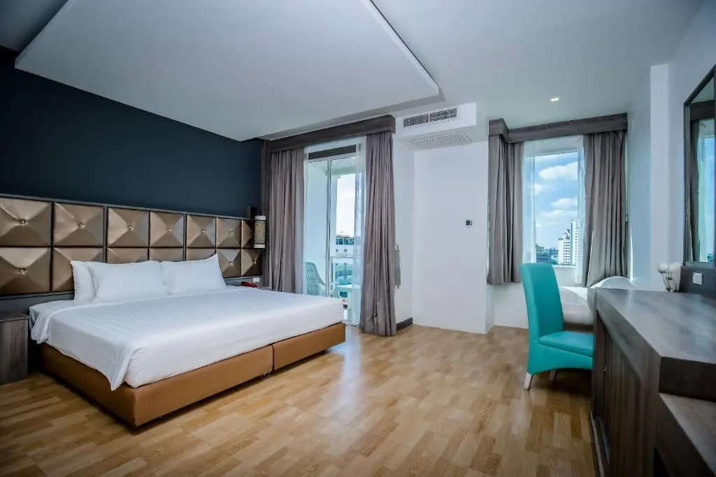 Deluxe Double room (full double bed)