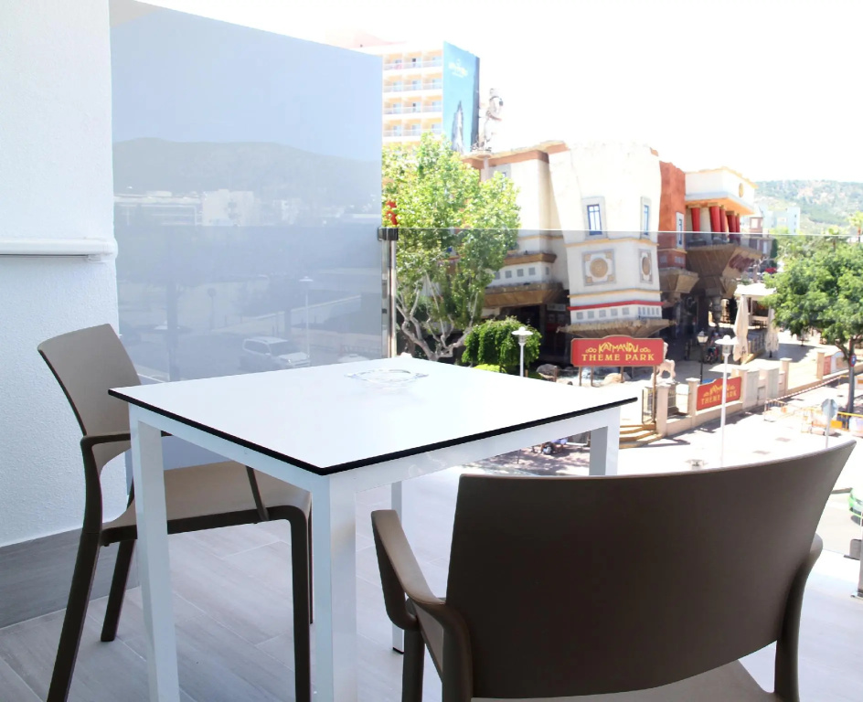 1 Bedroom Apartment with balcony