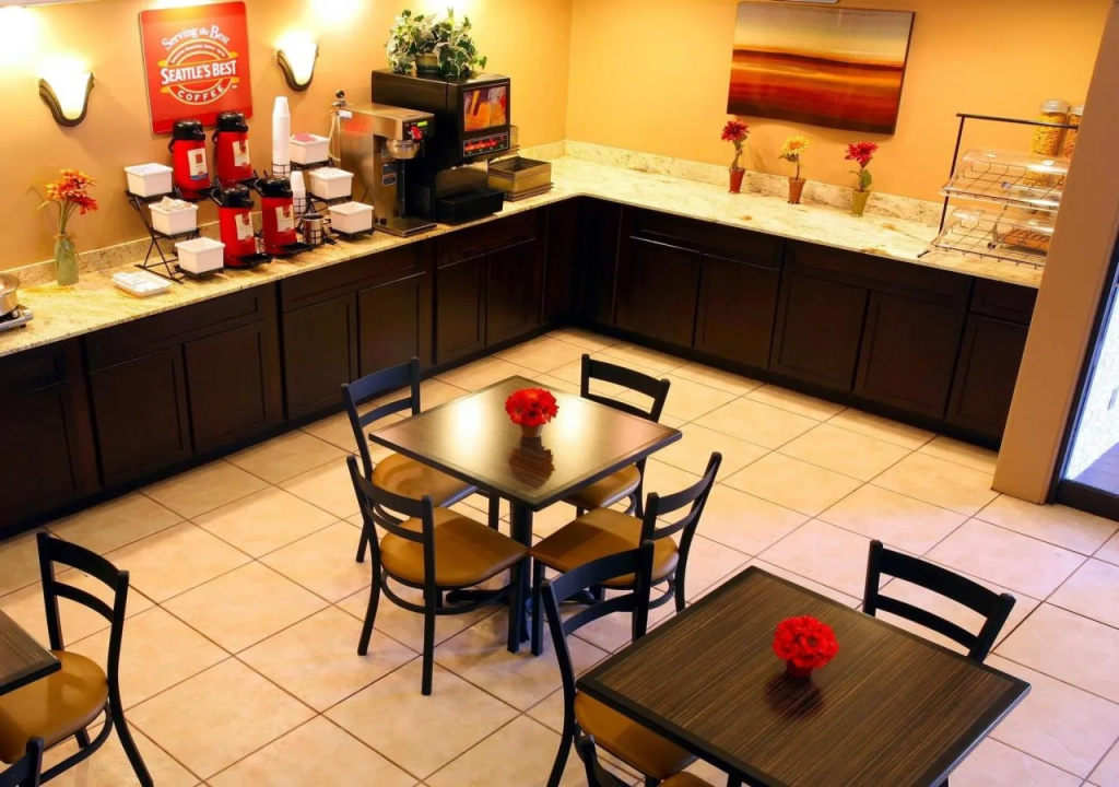 Best Western Airport Albuquerque InnSuites Hotel & Suites - фото 38
