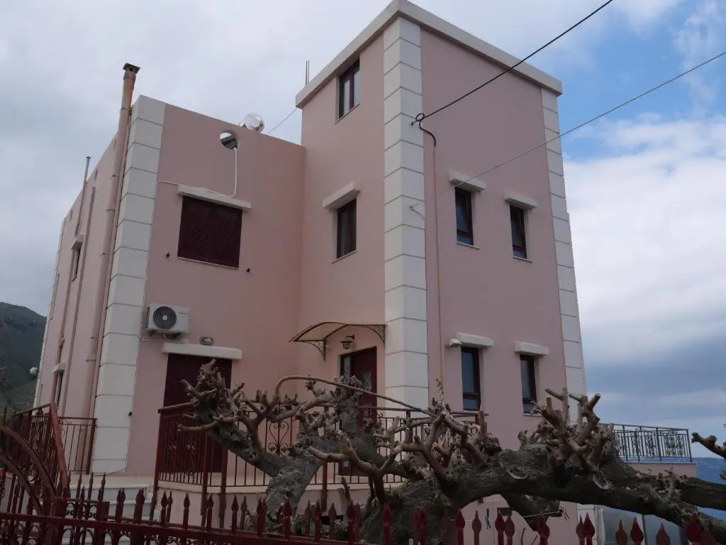 3 Bedrooms Apartment