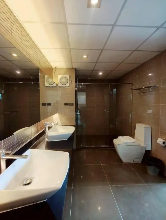 Suite with city view