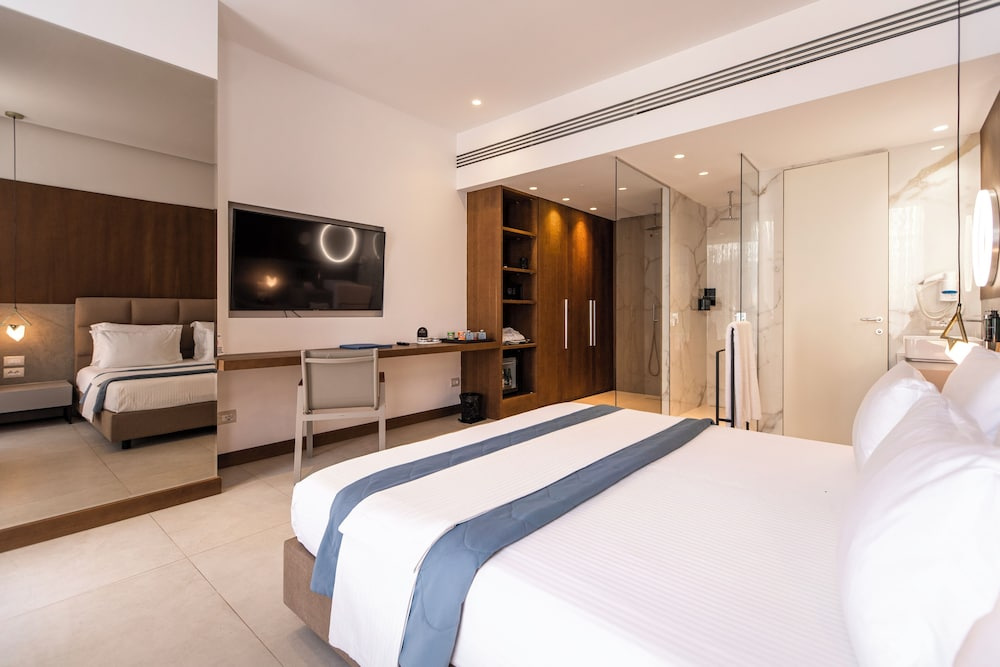 Standard Double room with balcony (full double bed)