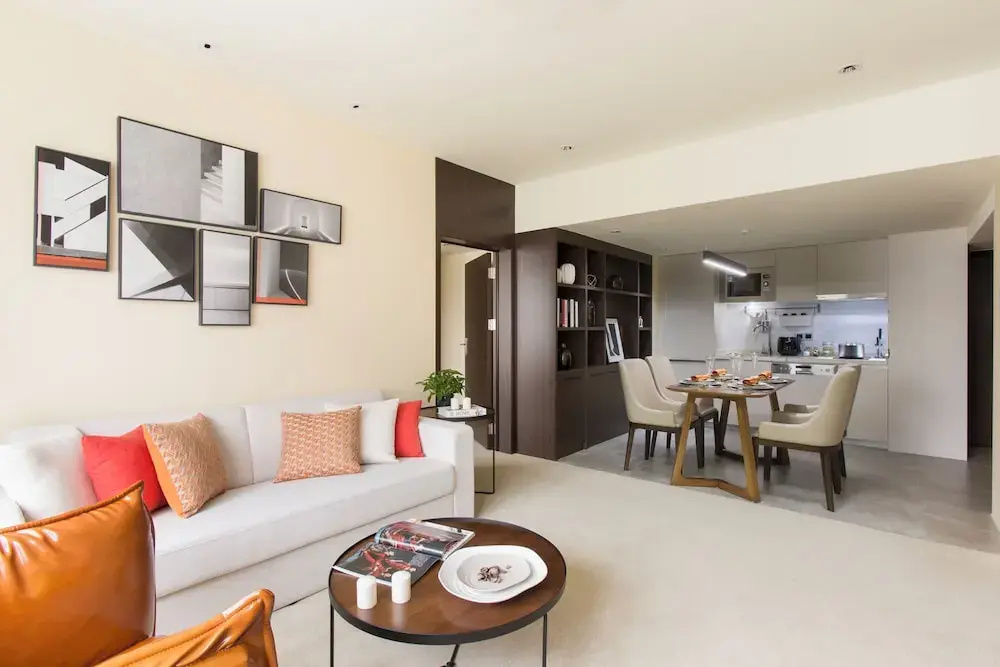 2 Bedrooms Apartment
