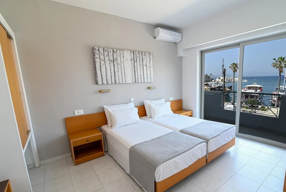 1 Bedroom Apartment with balcony and with harbour view