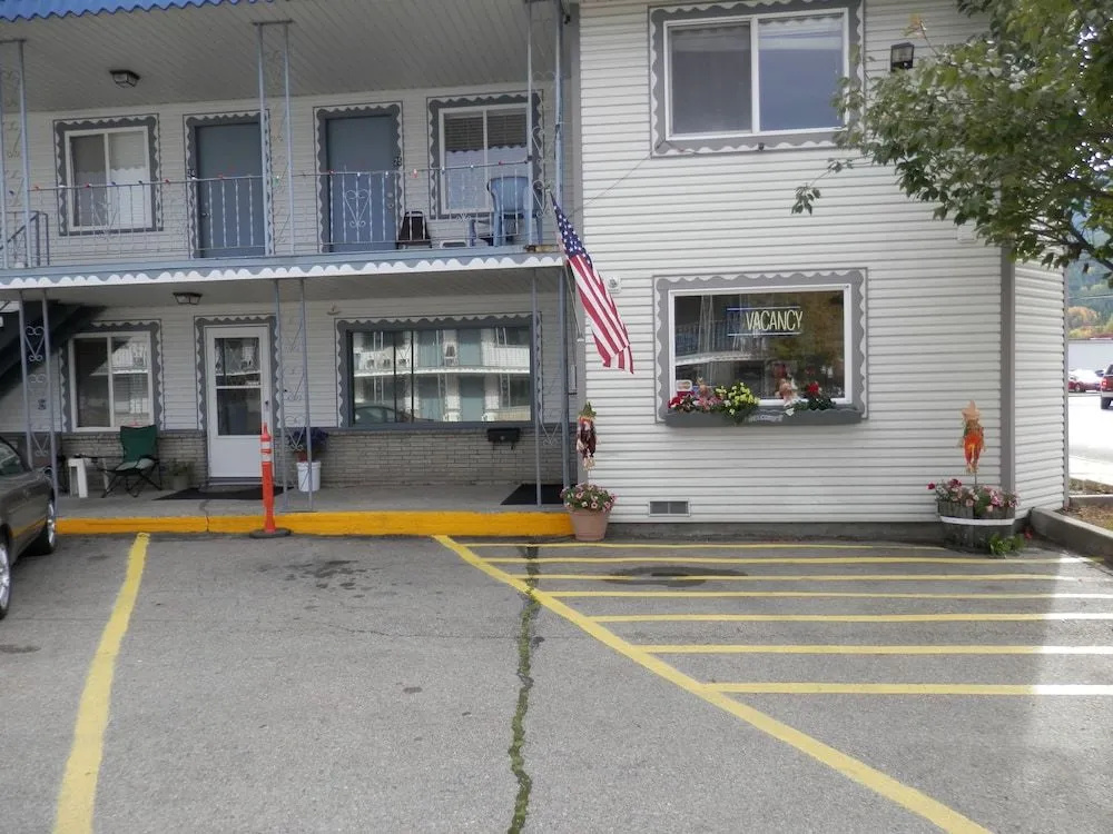 Trail Motel