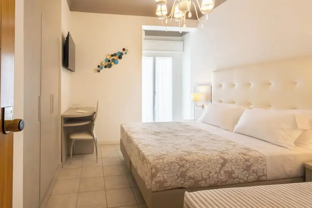 Standard Triple room with balcony and with partial sea view
