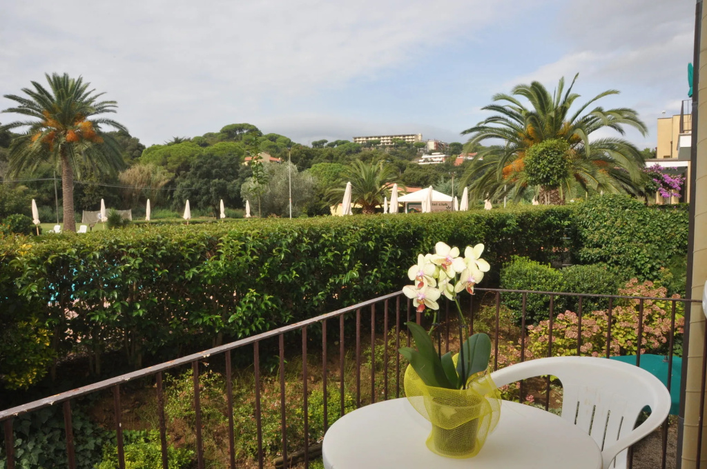 Balcony & Terrace