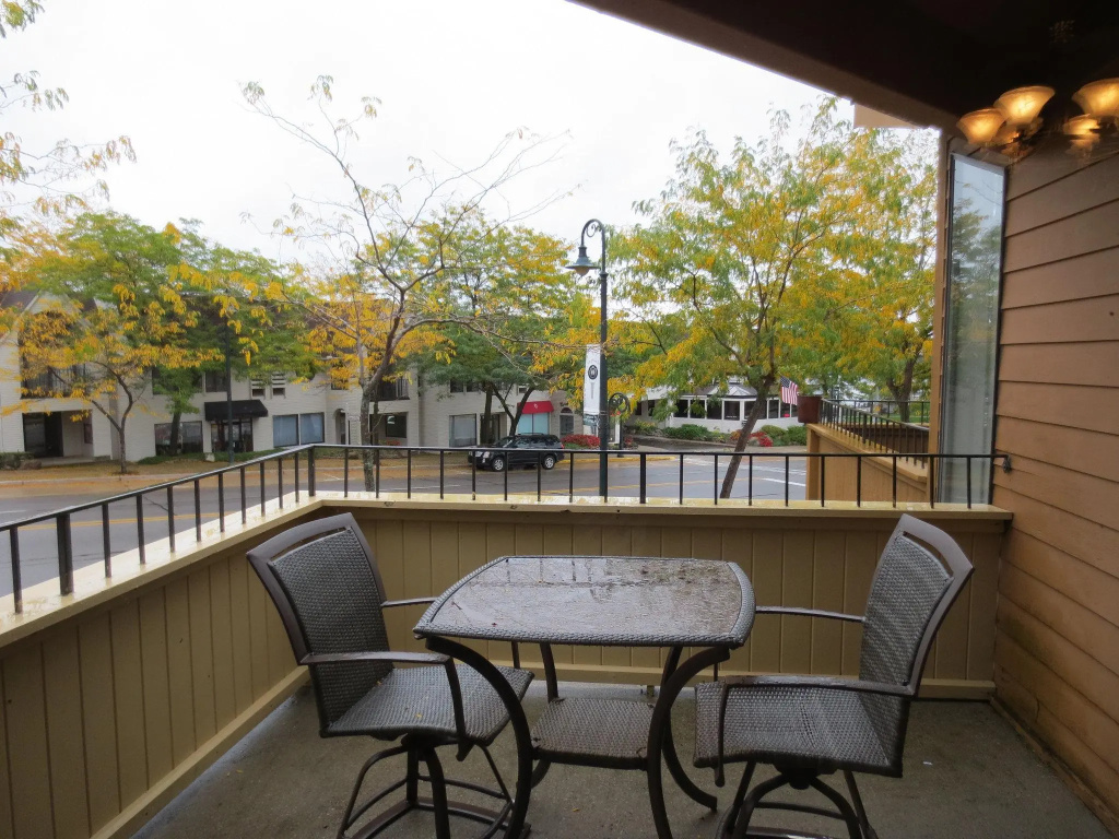 Pointes North Inn