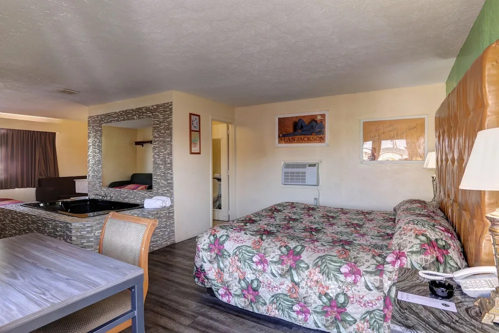 Deluxe Double Suite with view (full double bed)