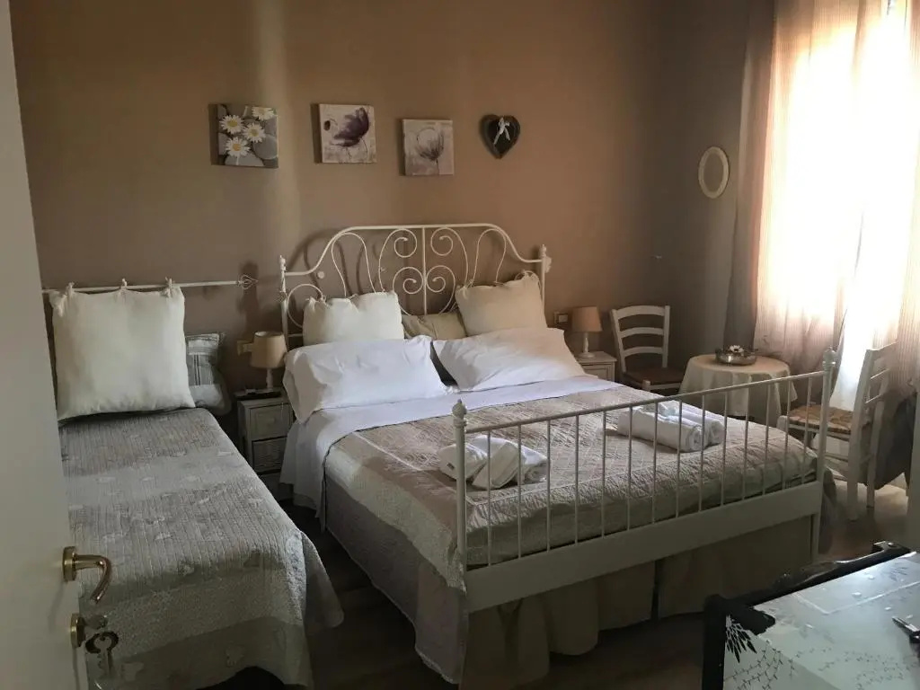 Standard Triple room with balcony