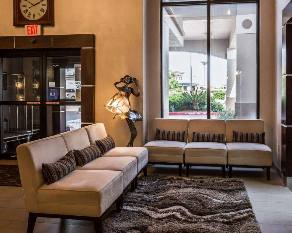 Lobby & Reception