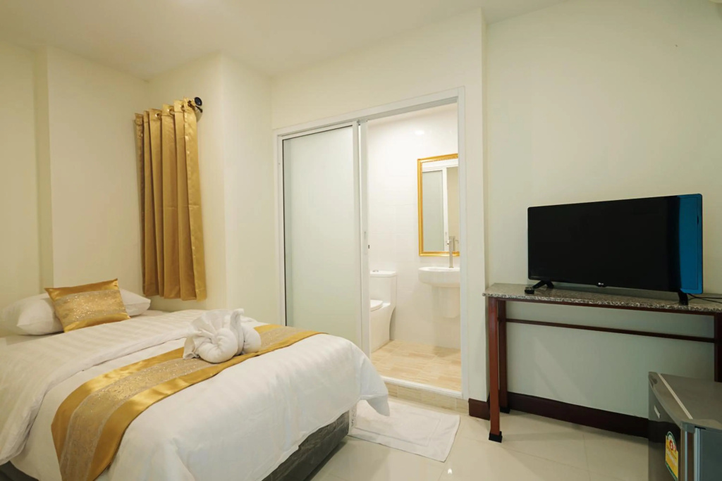 Happy Hostel — 5