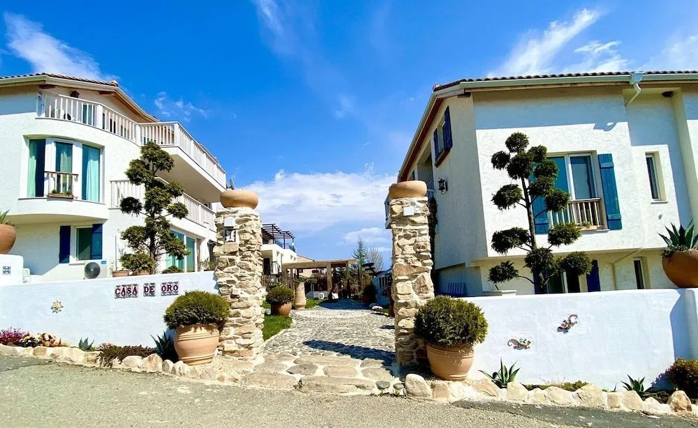 Casa de Oro Aparthotel
