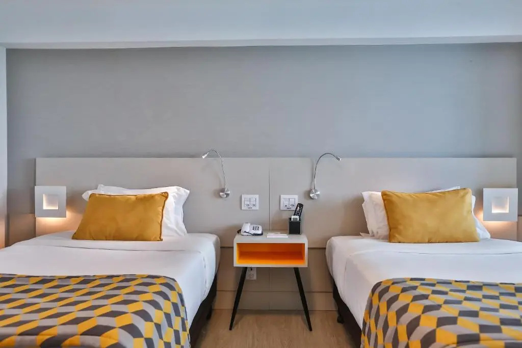 Deluxe Double Suite (twin beds)