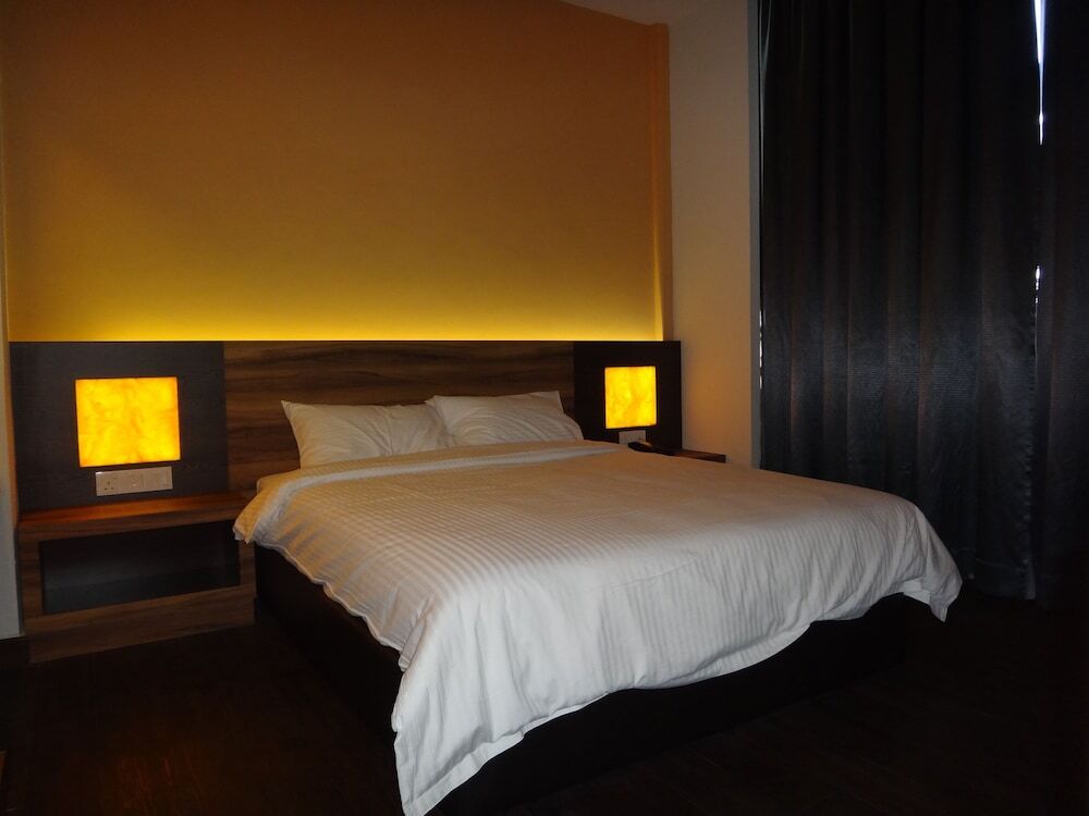 Waterfront Boutique Hotel