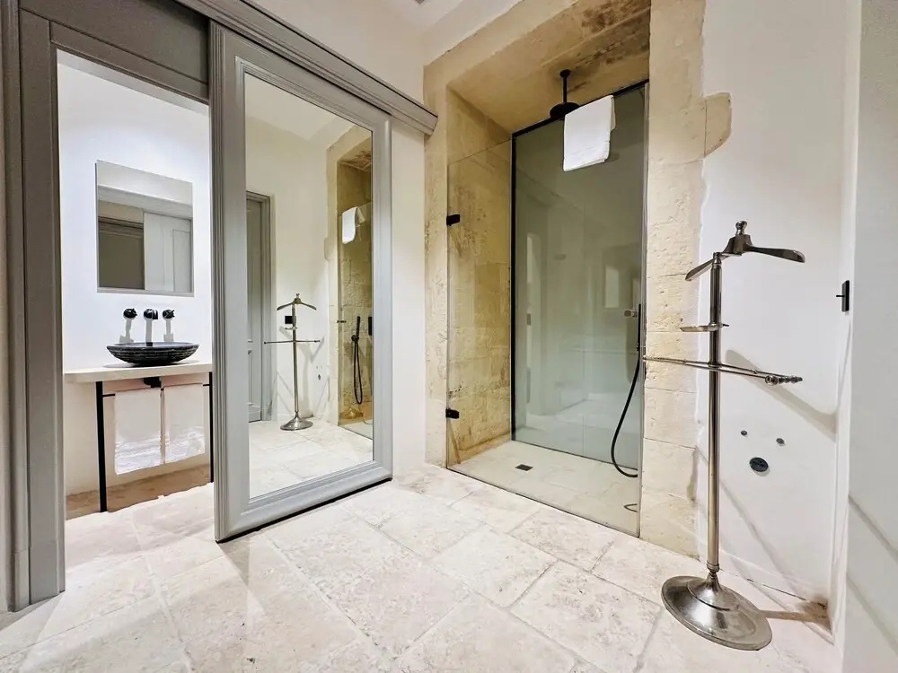 Executive Suite with pool view