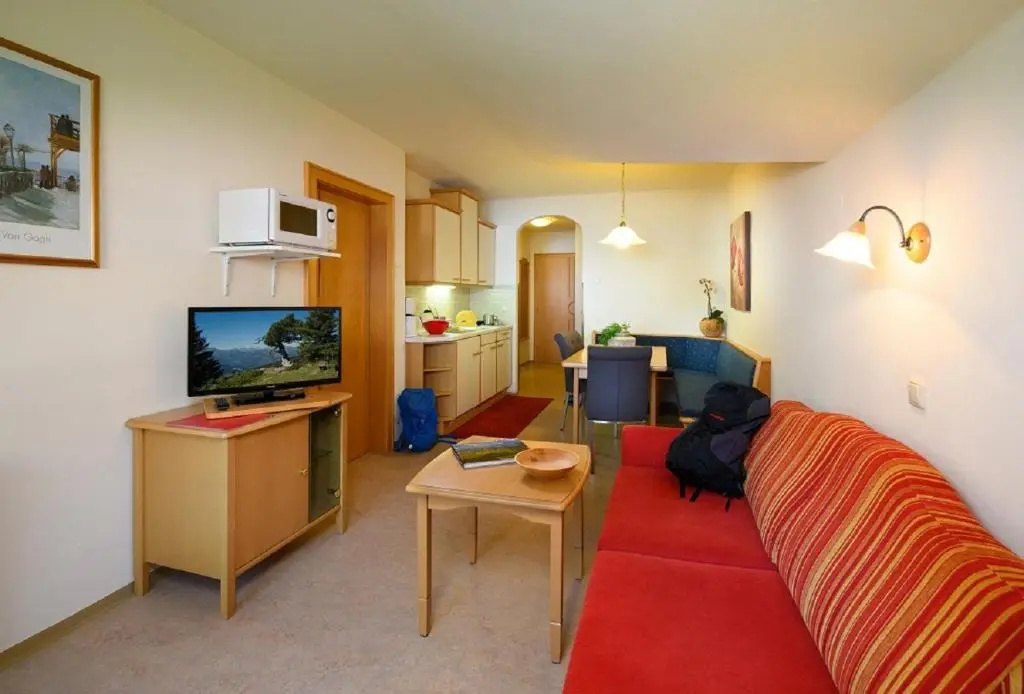 2 Bedrooms Apartment