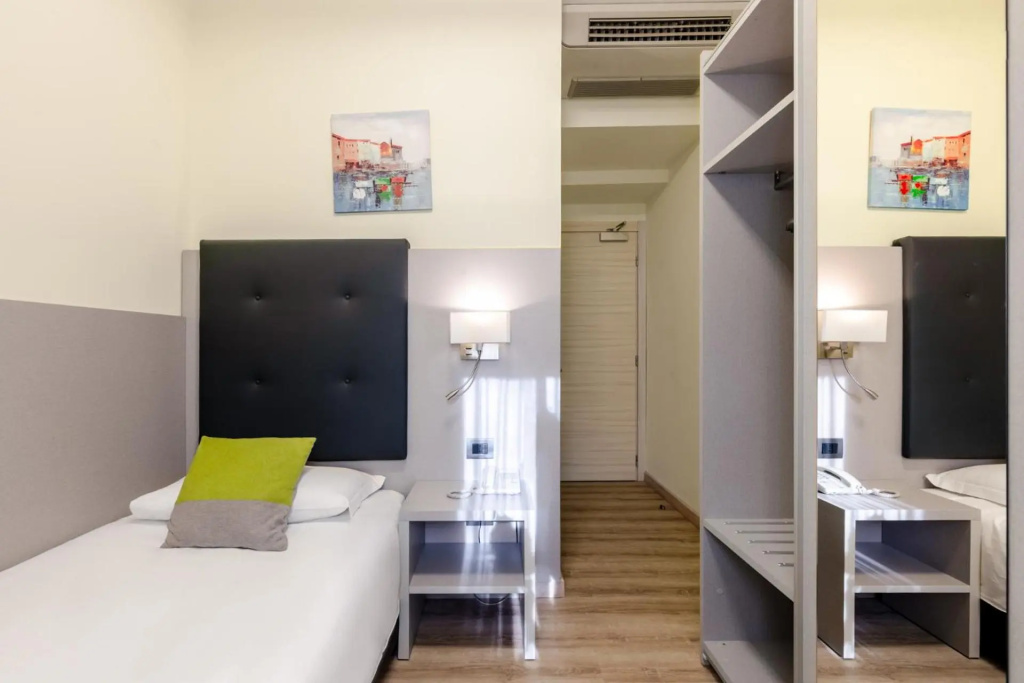 Hotel Aurora — 4