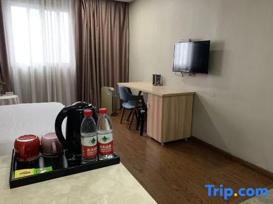Deluxe Double room (full double bed)