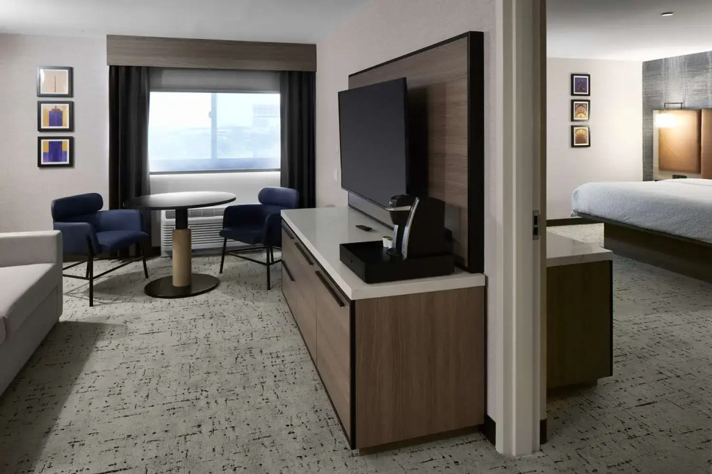 Hampton Inn by Hilton Newark Airport — фото 3