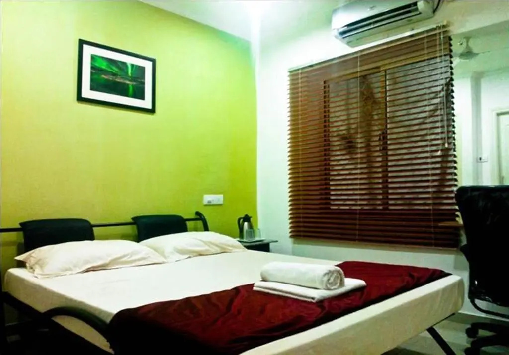 Deluxe Double room (full double bed)