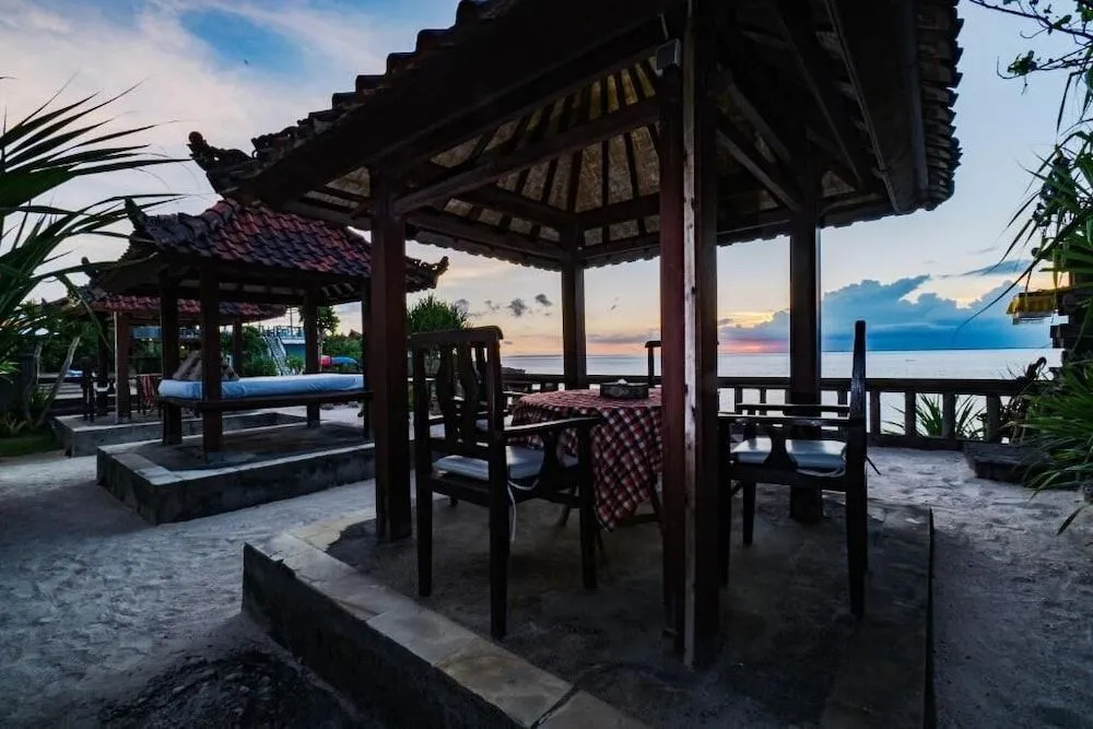 Beach & Waterfront