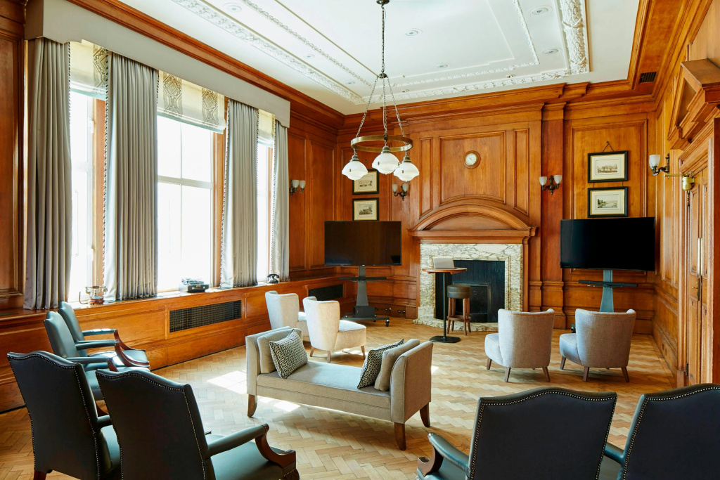 London Marriott Hotel County Hall - Photo 2