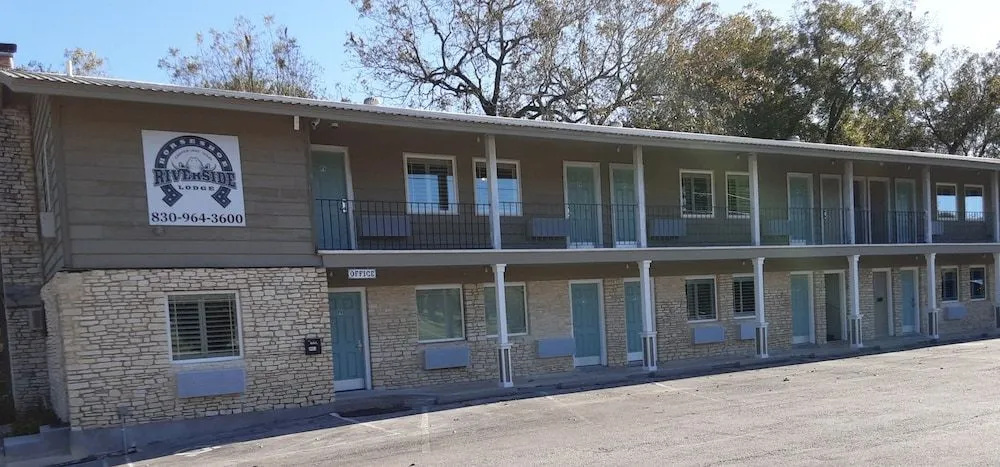 Horseshoe Riverside Lodge