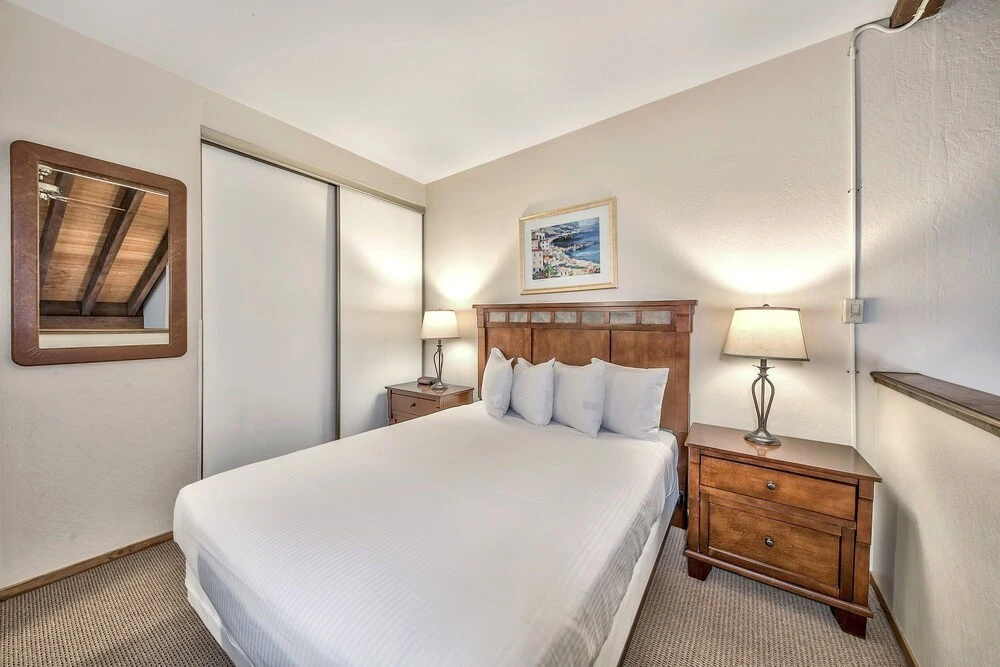 1 Bedroom Condo With Pool Views - Steps From Lake Tahoe! 1 Condo by Redawning