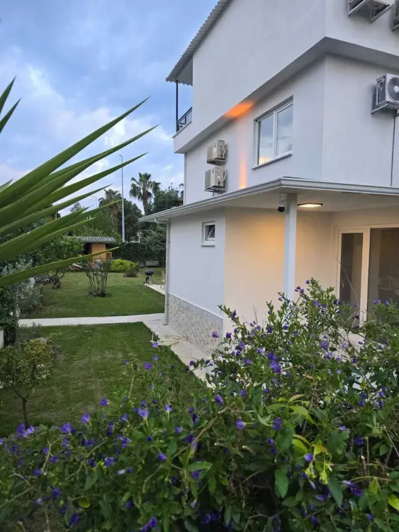 VILLA OLINDA 4 BED with huge garden - фото 37
