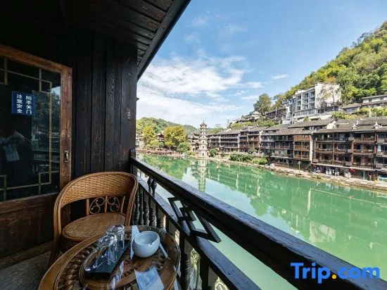 Wanfeng Lane to Jiangjing Homestay in Xiangxi