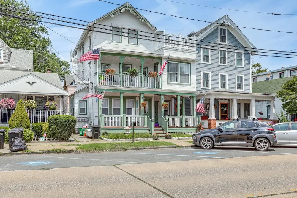 Stroll to Ocean Grove Boardwalk & Beach: Sleek Apt