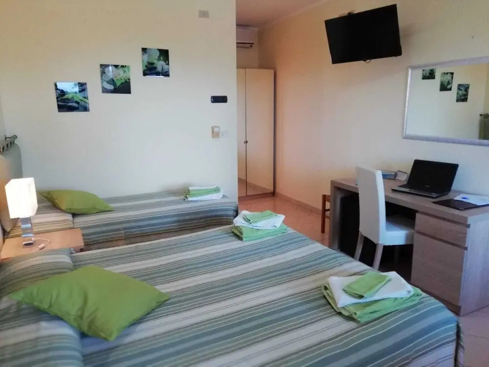 Standard Double room with balcony (full double bed)