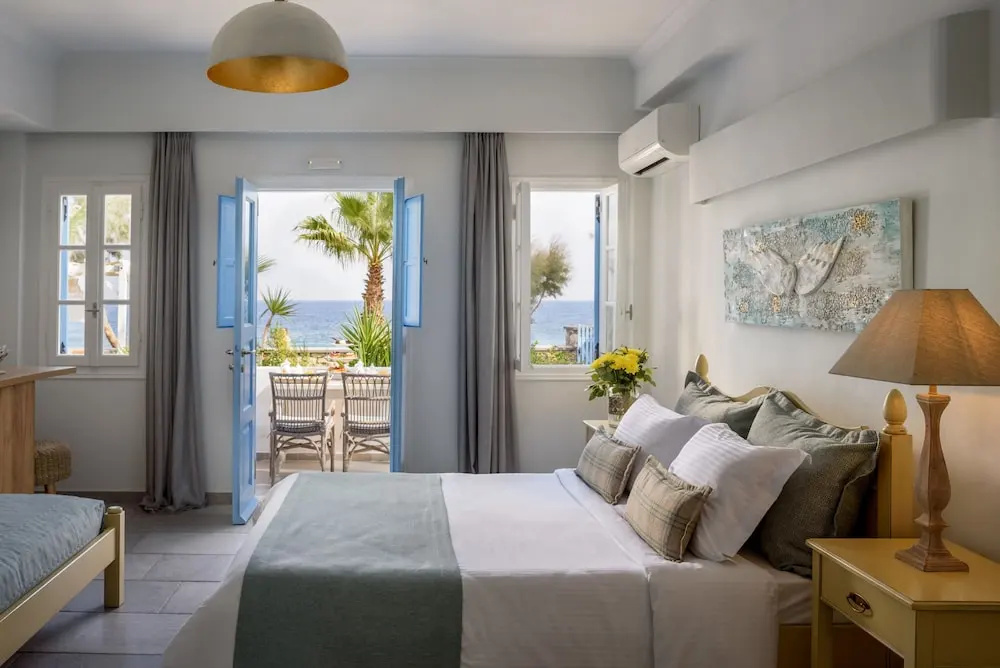 Standard Triple room with balcony and beachfront