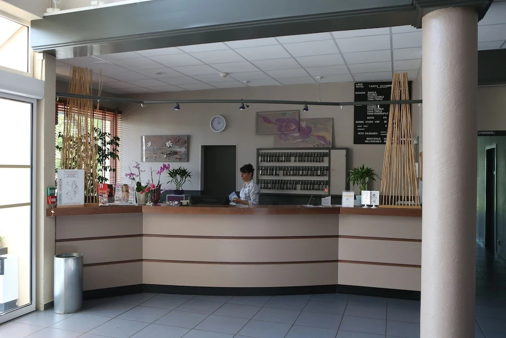 Lobby & Reception